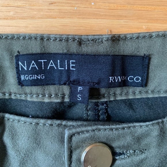 Cropped tight fitting jeggings in olive green - Picture 2 of 2